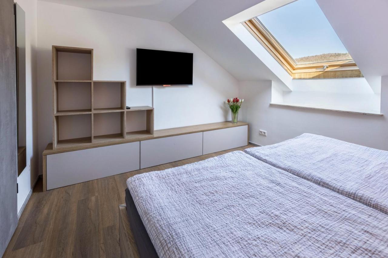Zeichner Apartment *